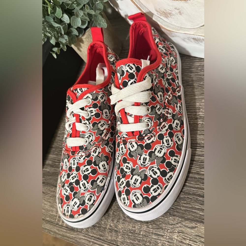 Mickey & Minnie Mouse Canvas Tennis Shoes Womens Sz 8 Mickey & Minnie Mouse ♥️